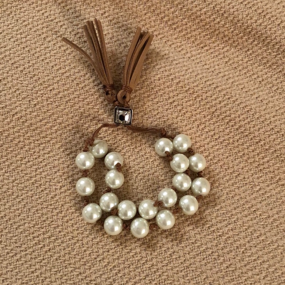 Adjustable pearl and tassel bracelet